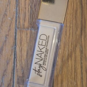 Urban Decay Stay Naked Weightless Liquid Foundation - Cream